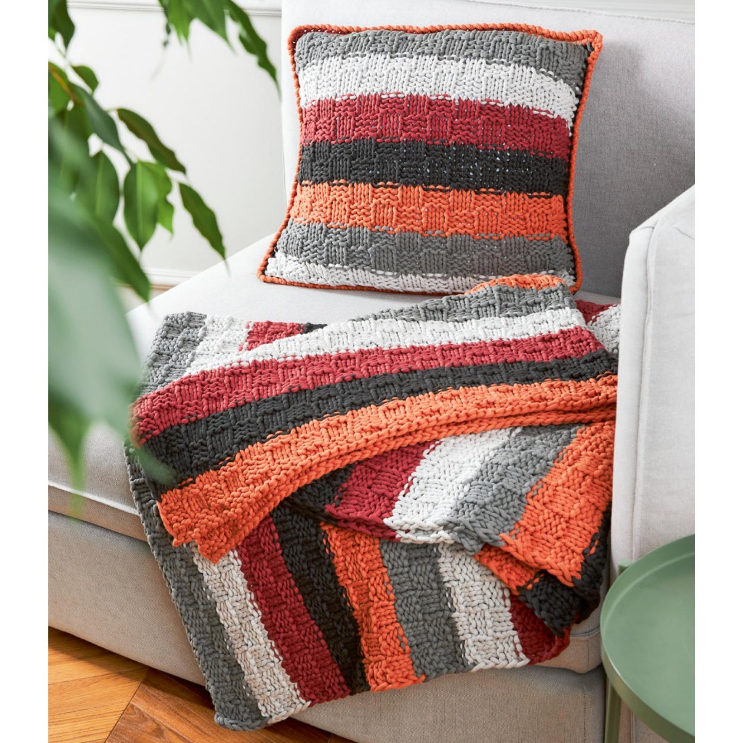 Anleitung (de) von © Woolly Hugs - Strickdecke mit Kissen - Maschenwelt 01/22