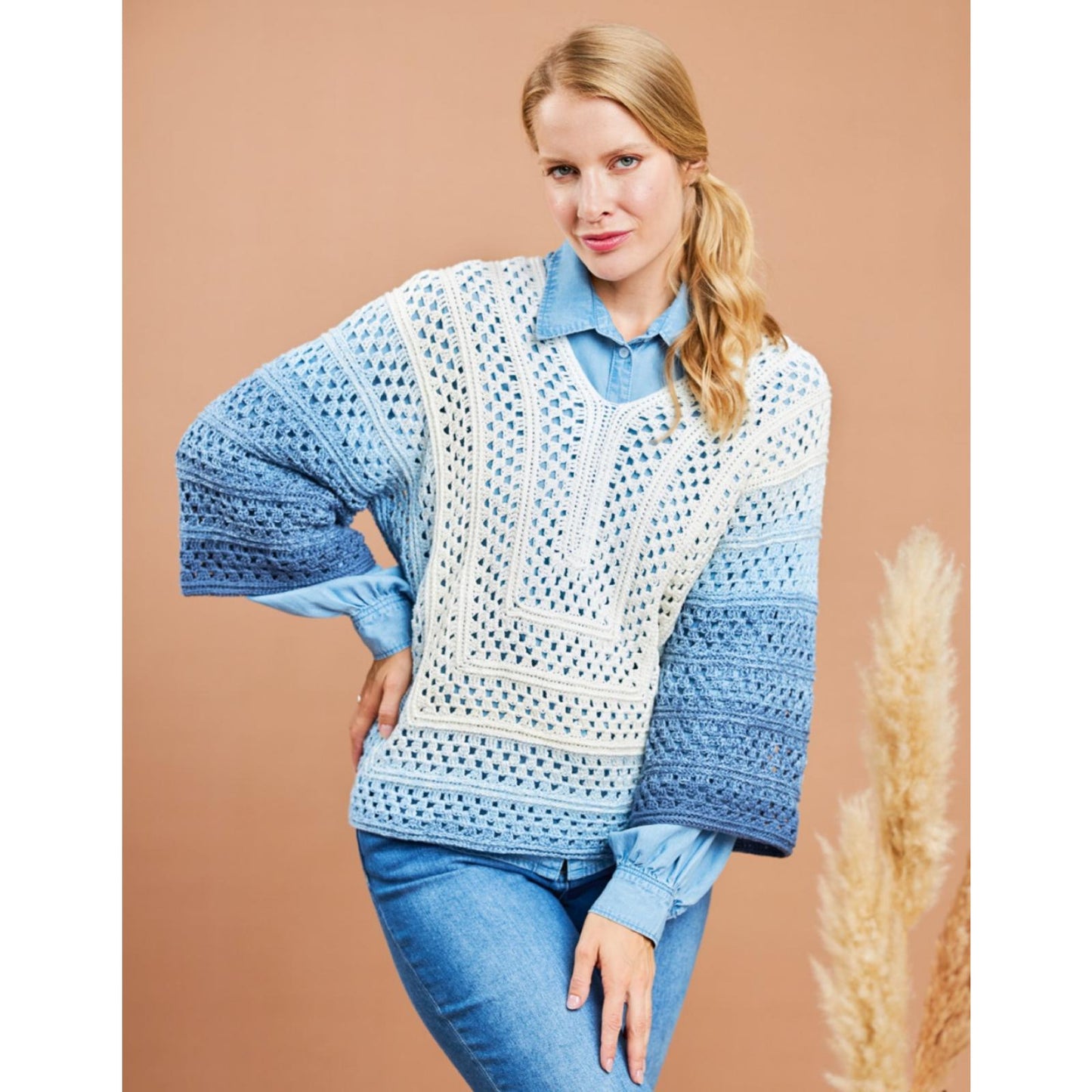 Anleitung (de) von © Woolly Hugs - Häkelpullover Sky-Line - Maschenwelt 08/23