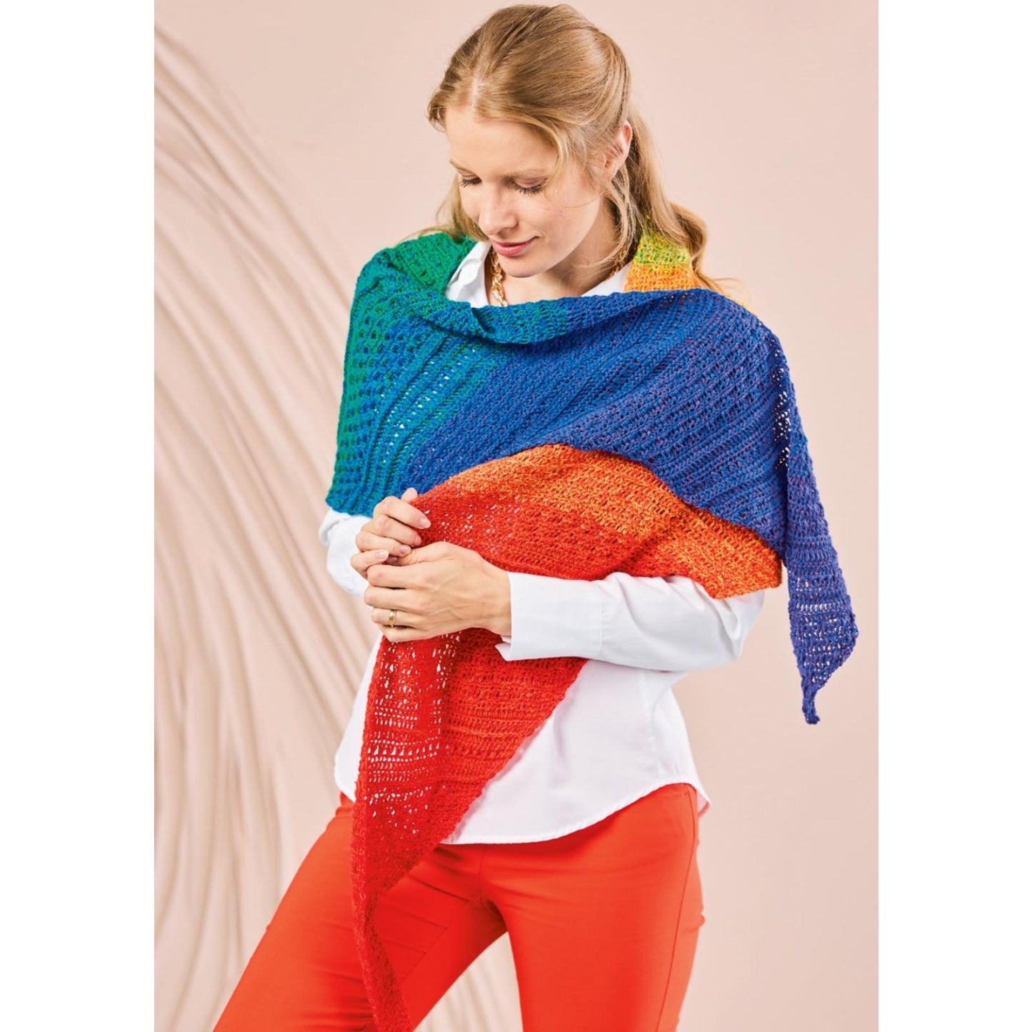 Anleitung (de) von © Woolly Hugs - Quer gehäkeltes Tuch Mixery - Maschenwelt 05/24