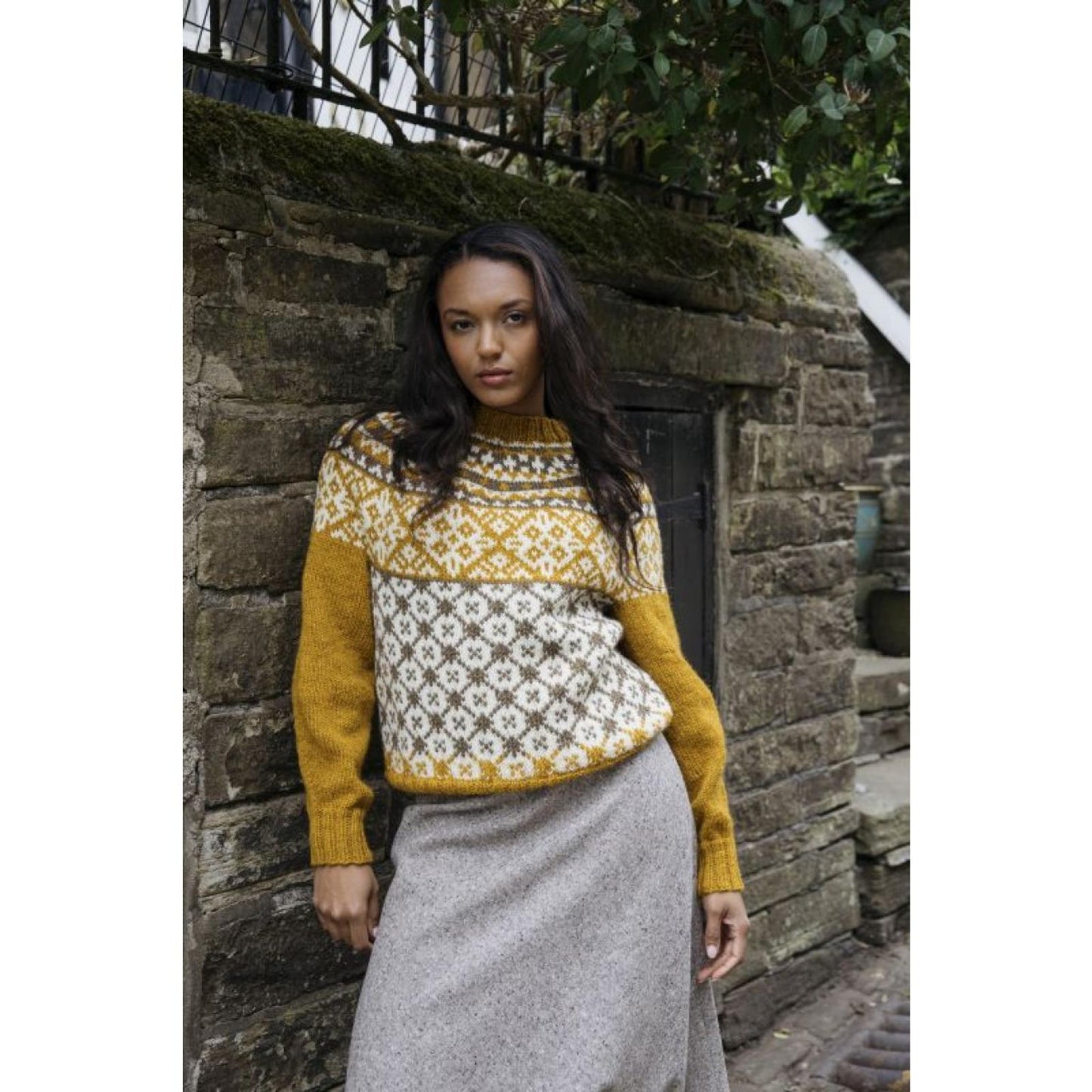 Novita Einzelanleitung Hillshadow yoke sweater - Rundpassenpullover (DE)