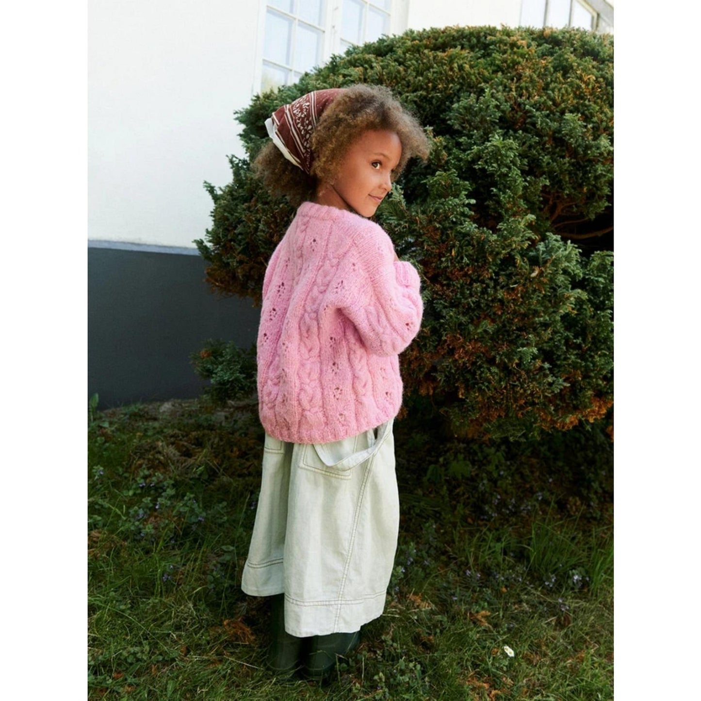 Sandnes Anleitungsheft Strick für Kinder 2605 Nr. 3 Junia Sweater Junior