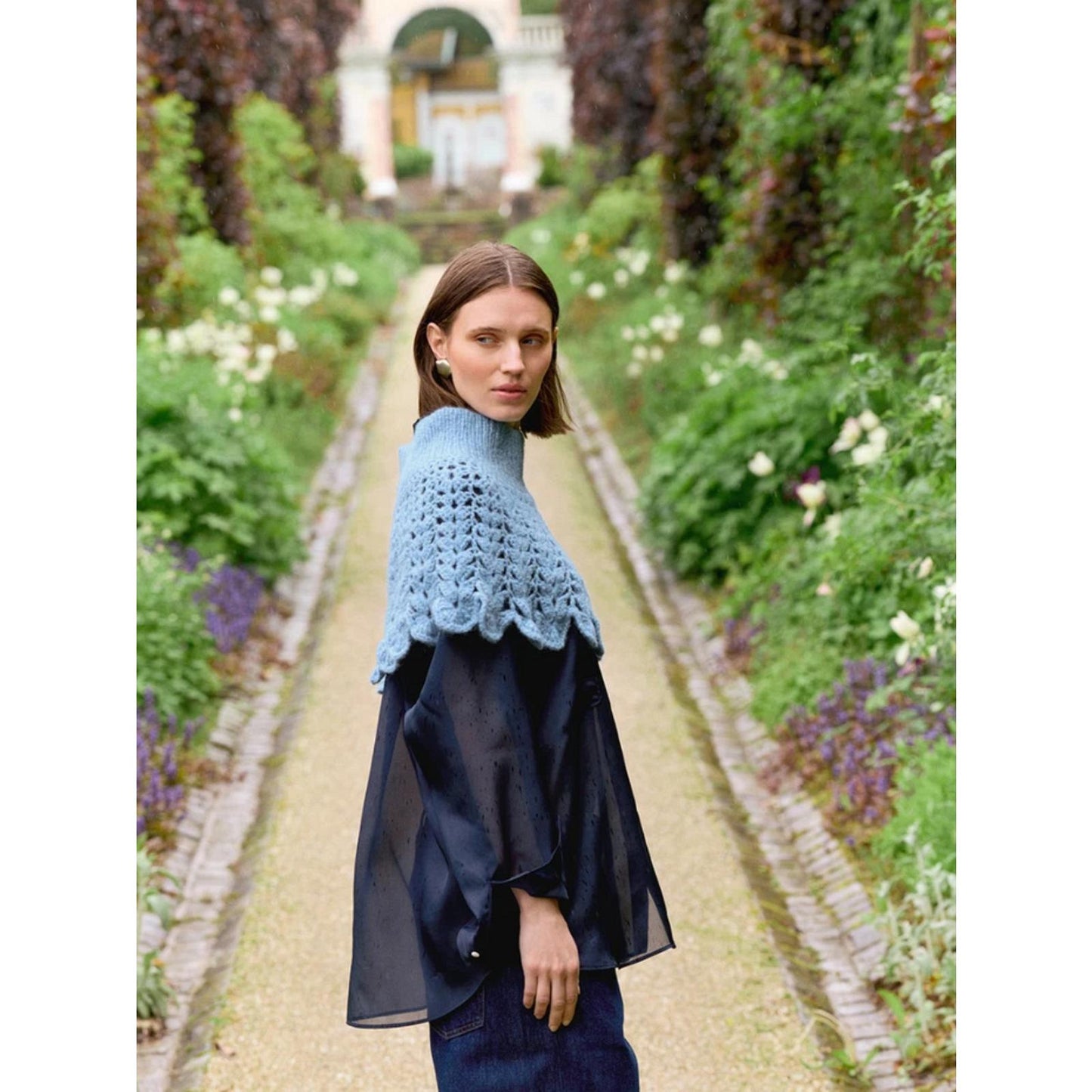 Sandnes Anleitungsheft 2606 Nr. 15 Flowerfield Poncho