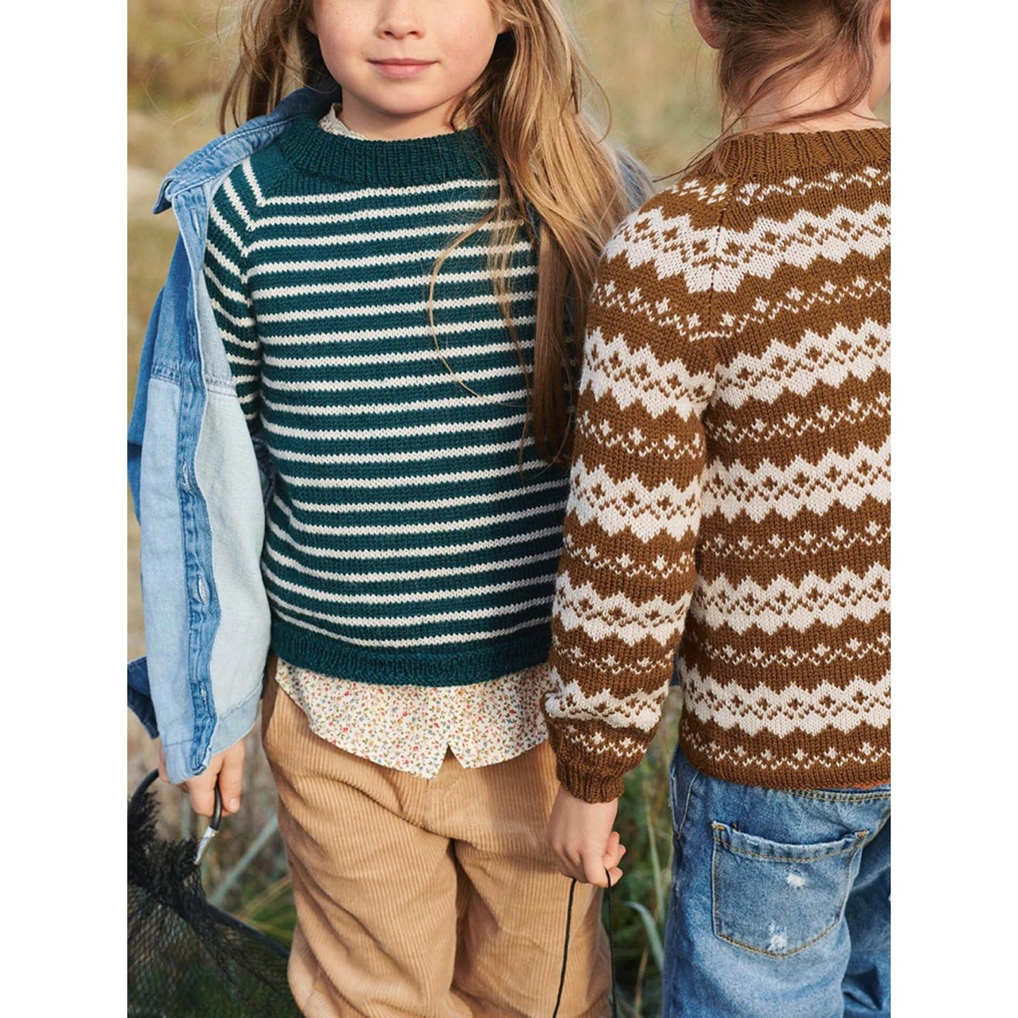 'Anleitung (de, en) von © Sandnes - Knoten-Schleifen-Pullover