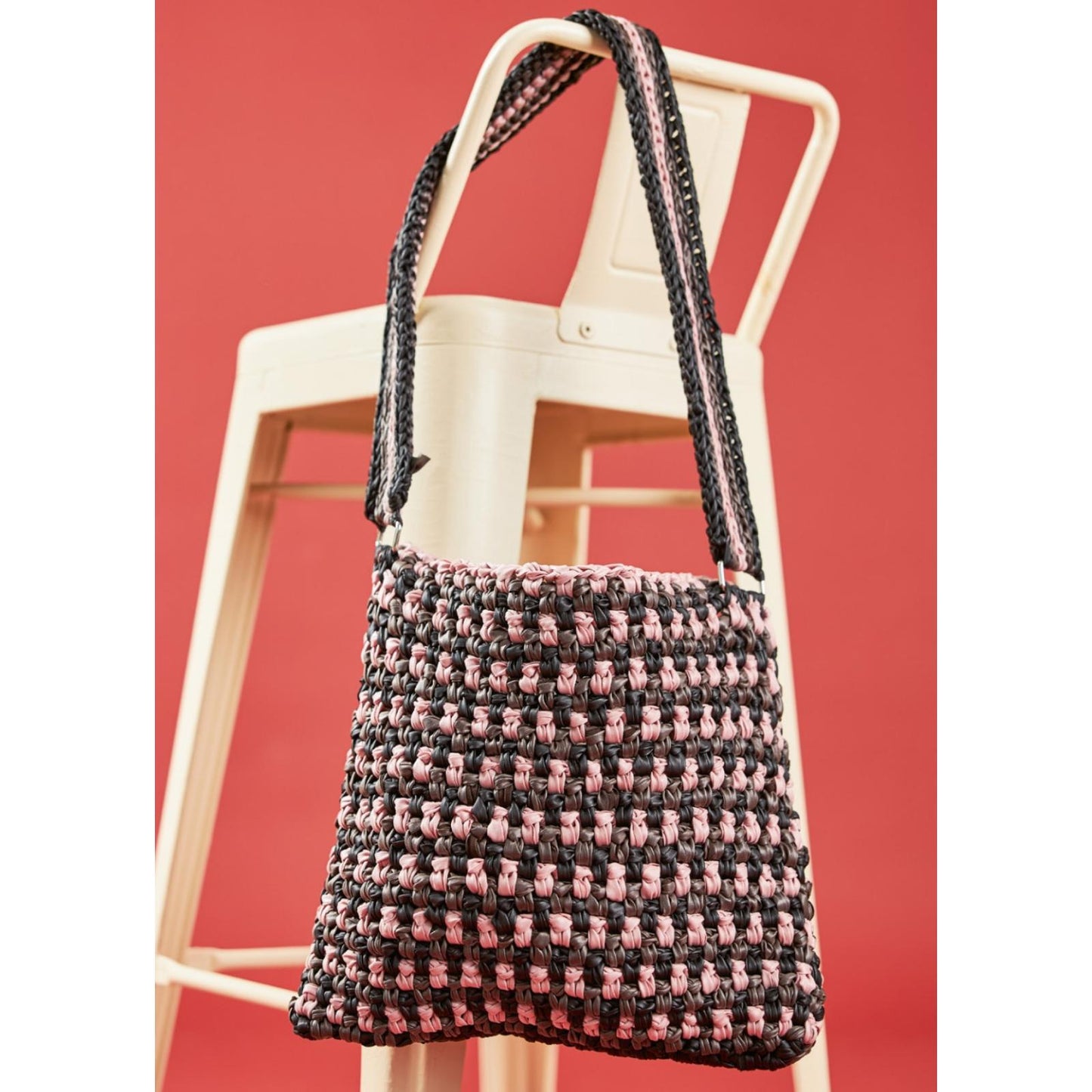Anleitung (de) von © Woolly Hugs  - Häkeltasche Moni - Maschenwelt 04/24
