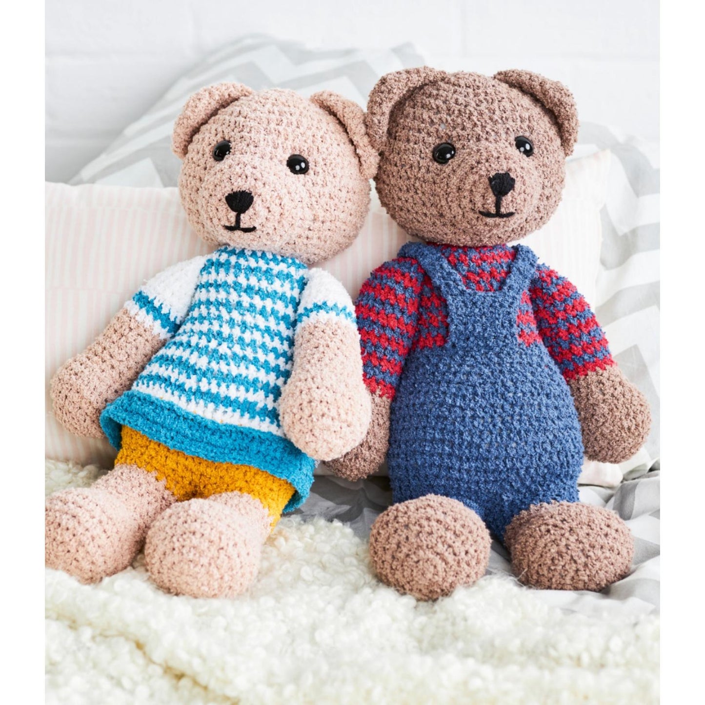 Anleitung (de) von © Woolly Hugs  - Klara & Kalle - Maschenwelt 07/21