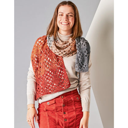 Anleitung (de) von © Woolly Hugs  - Stola Orange trifft Grau - Maschenwelt 01/24