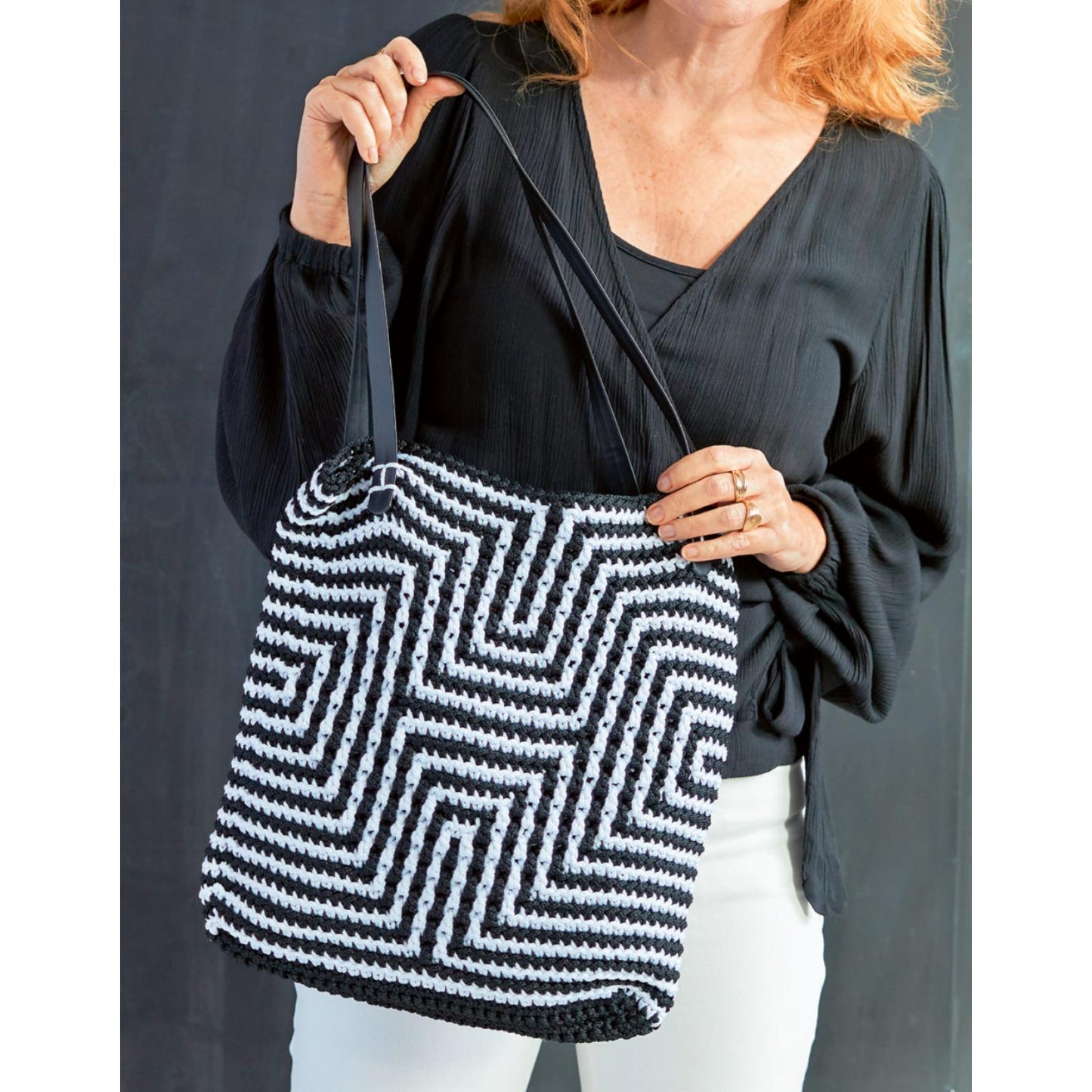 Anleitung (de) von © Woolly Hugs  - Häkeltasche Illusionen - Maschenwelt 03/23