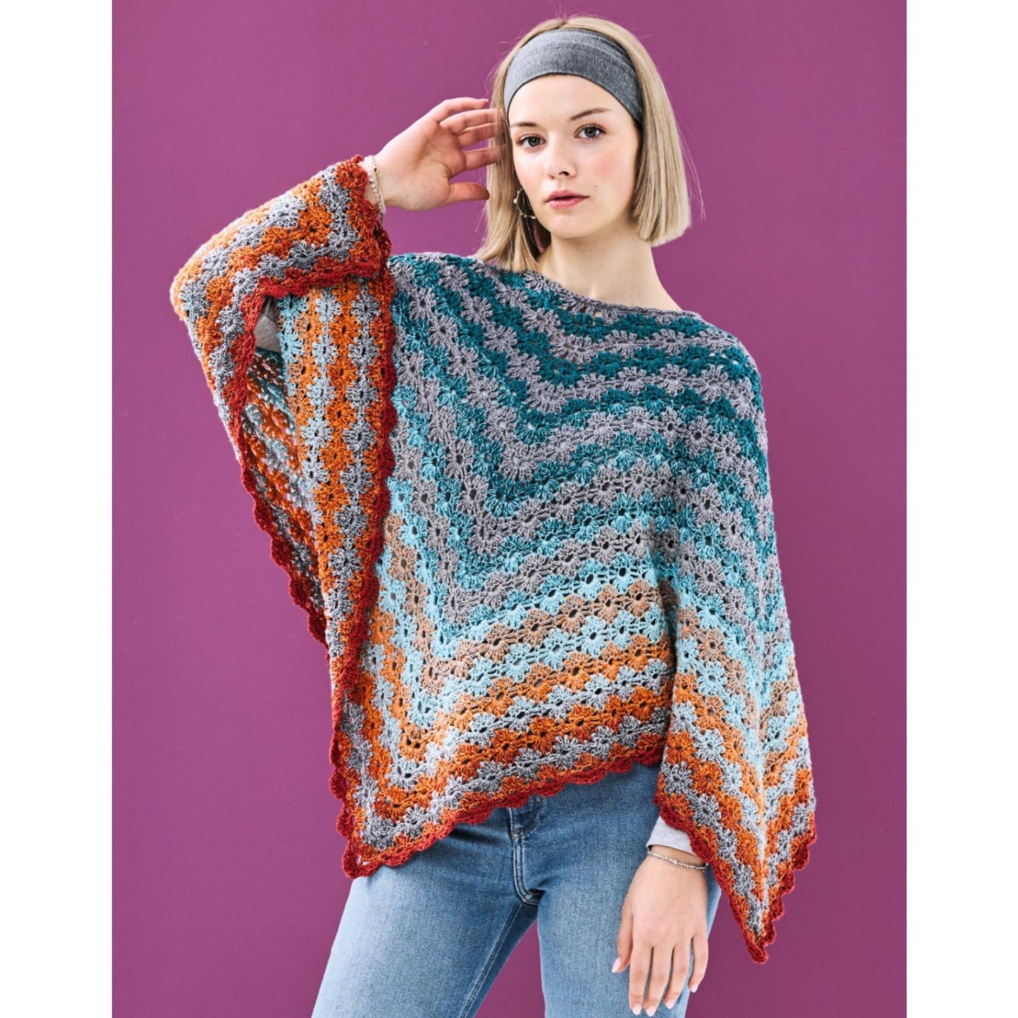 Anleitung (de) von © Woolly Hugs  - Poncho Dilara- Maschenwelt 04/25
