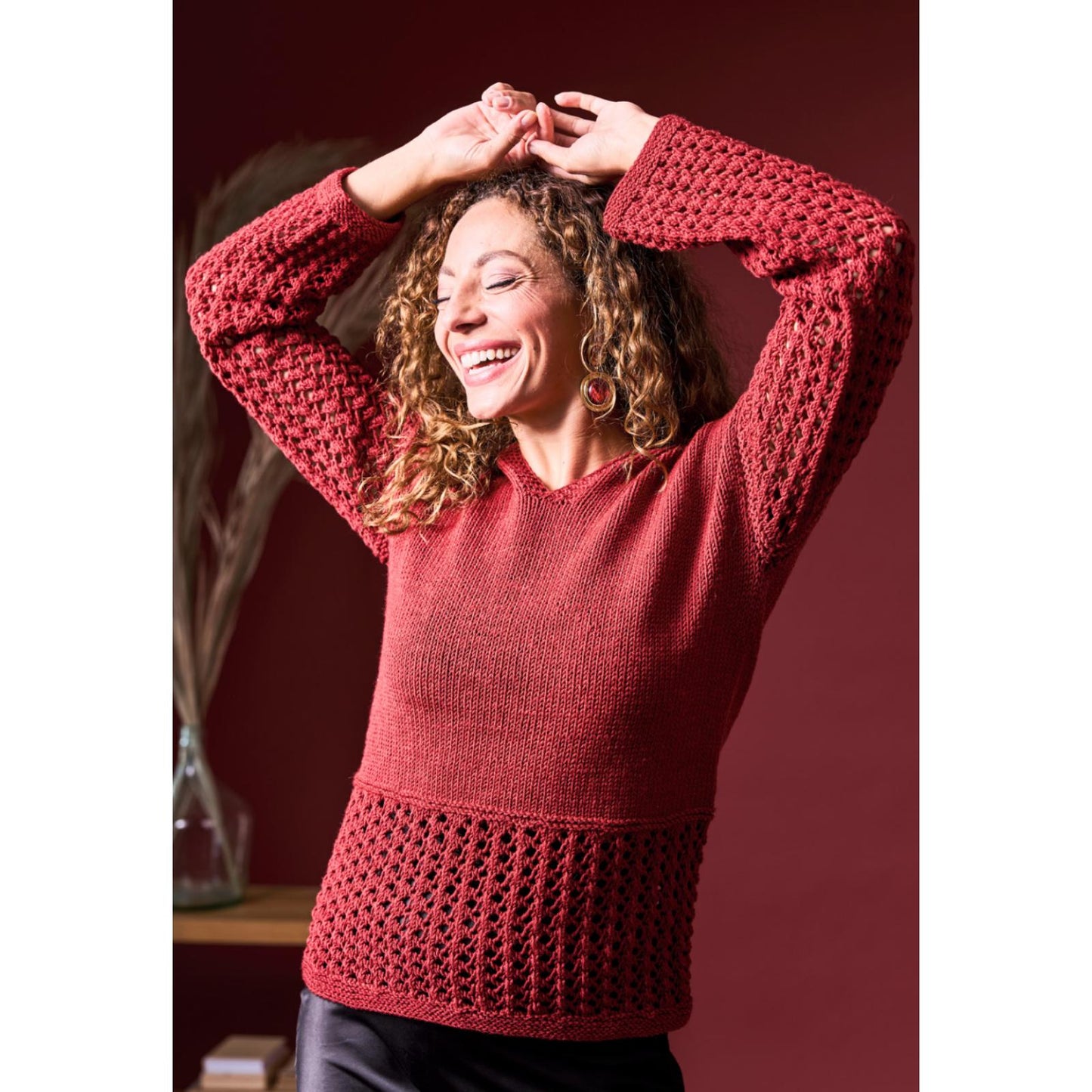 Anleitung (de) von © Woolly Hugs  -  Kapuzenpullover Esther - Maschenwelt 05/25