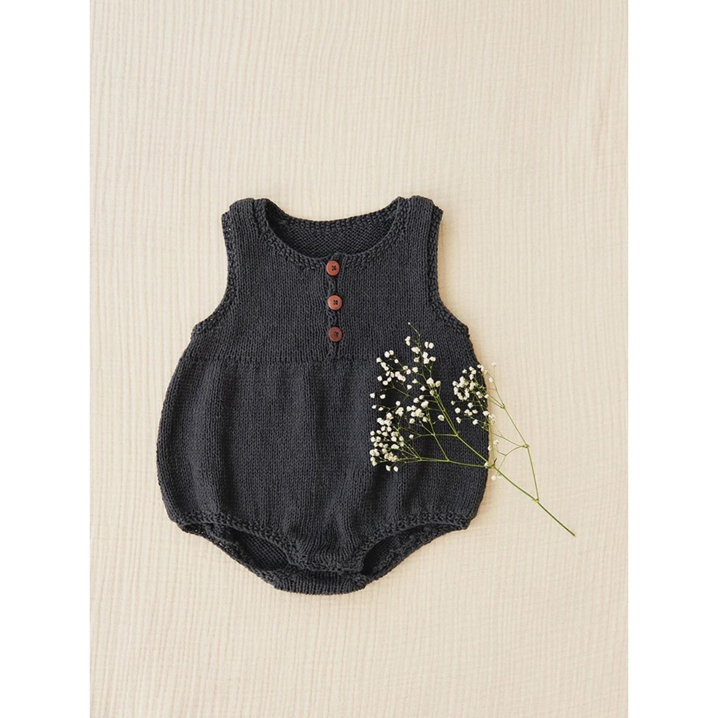 Anleitung (de, en) von © Sandnes - Louie Strampler 2106 Summer Baby / Nr. 2