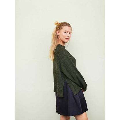 Anleitung (de, en) von © Sandnes - Kelly Pullover mit Schlitz, 2214-05a