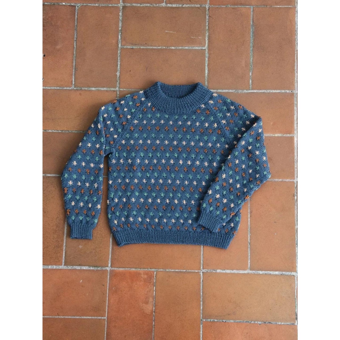 Anleitung (de, en) von © Sandnes - Fleur De Lis Pullover, 2303-06