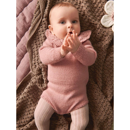 Anleitung (de, en) von © Sandnes - Augustine Body, Frühling/Sommer Baby 2304-06