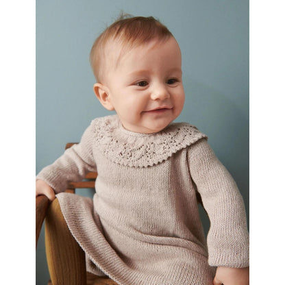 Anleitung (de, en) von © Sandnes - Augustine Kleid, Frühling/Sommer Baby 2304-07