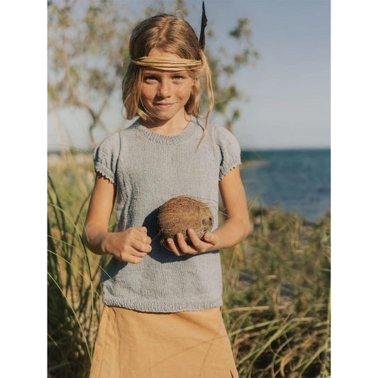Anleitung (de, en) von © Sandnes - Molly Tee T-Shirt-Bluse, Sommerkinder 2306-06