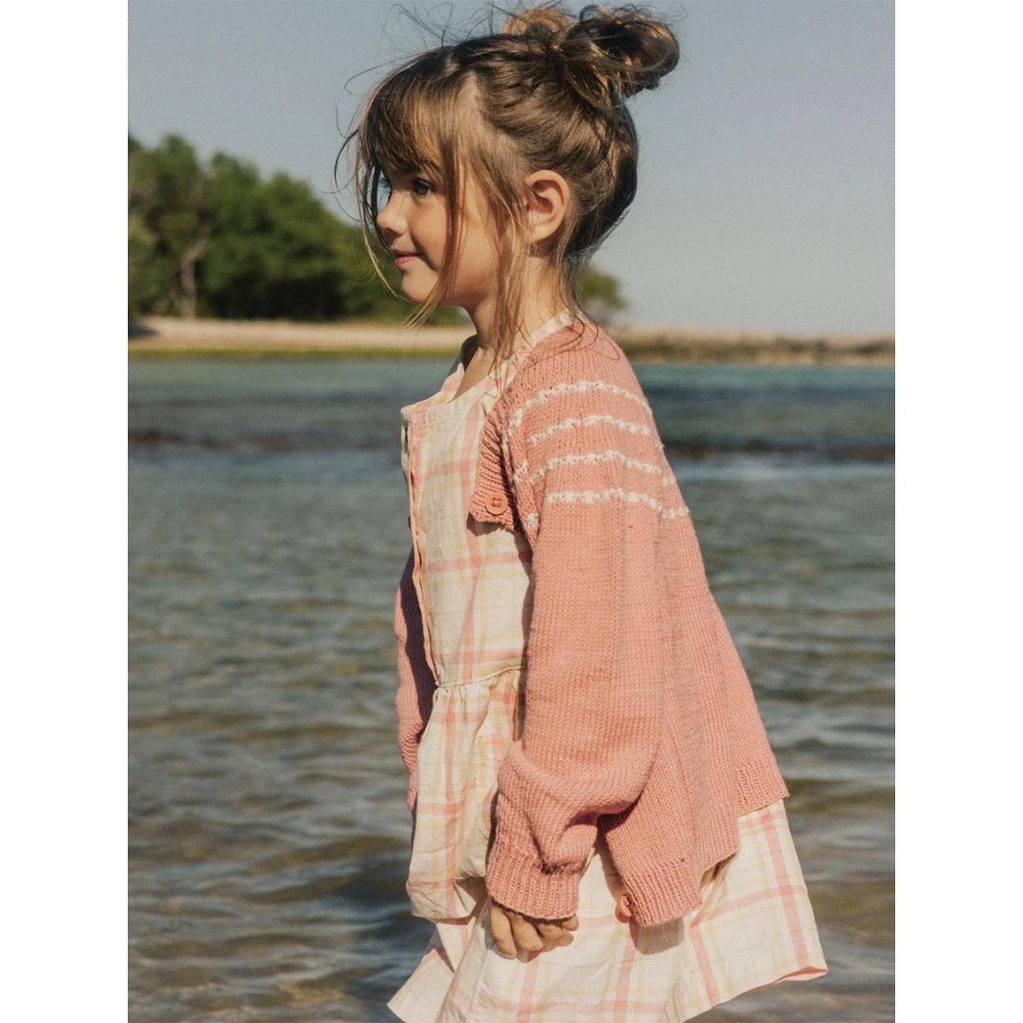 Anleitung (de, en) von © Sandnes - Daisy Cardigan, Sommerkinder 2306-07