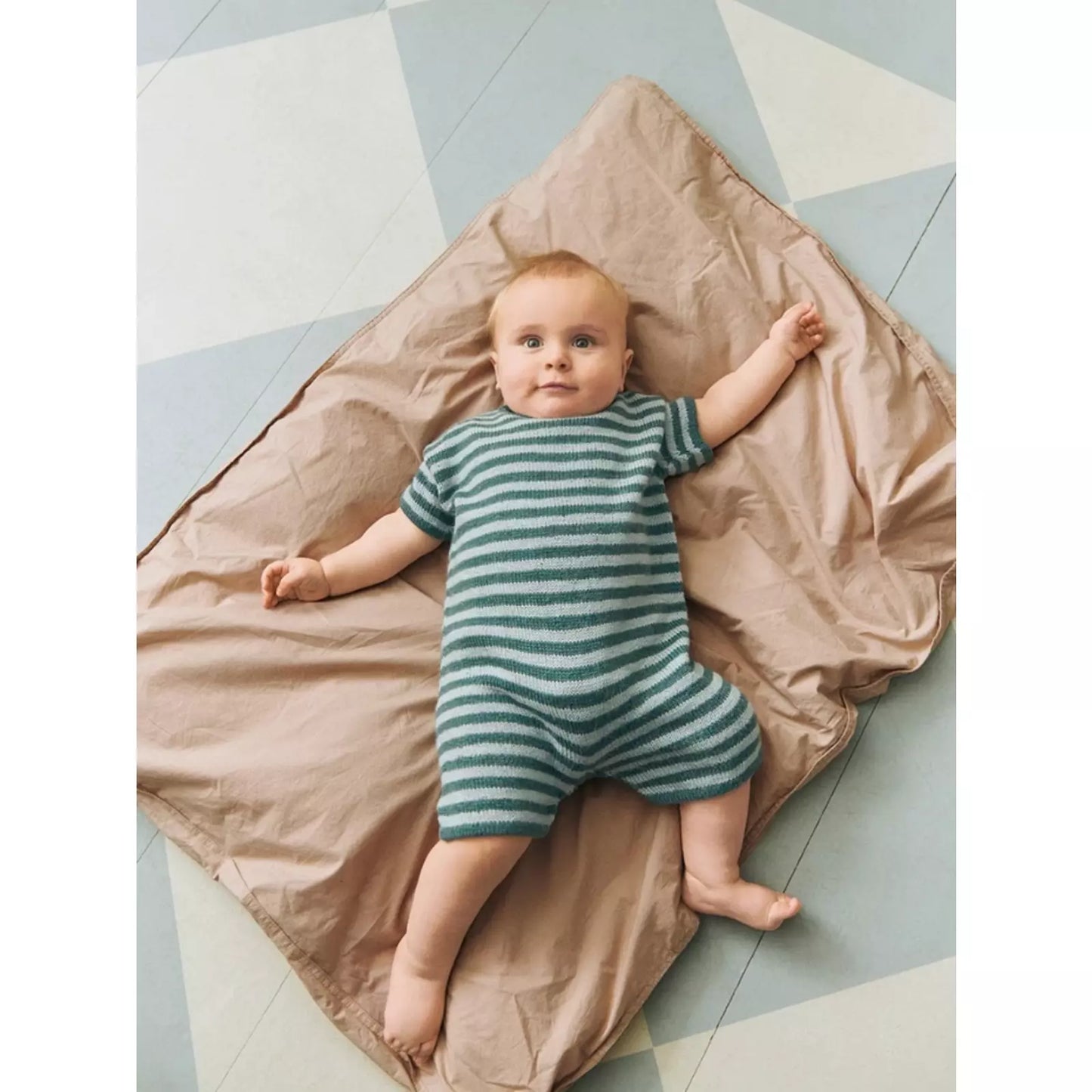 Sandnes Anleitungsheft 2603 Nr. 5 Theodore Playsuit Baby