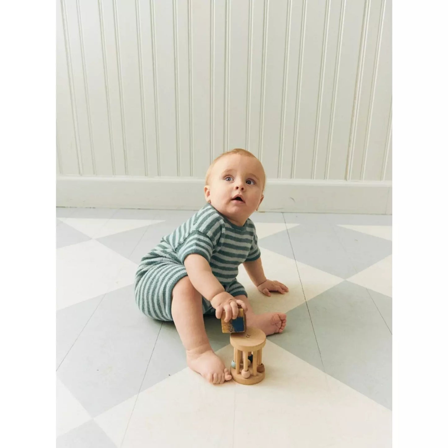 Sandnes Anleitungsheft 2603 Nr. 5 Theodore Playsuit Baby