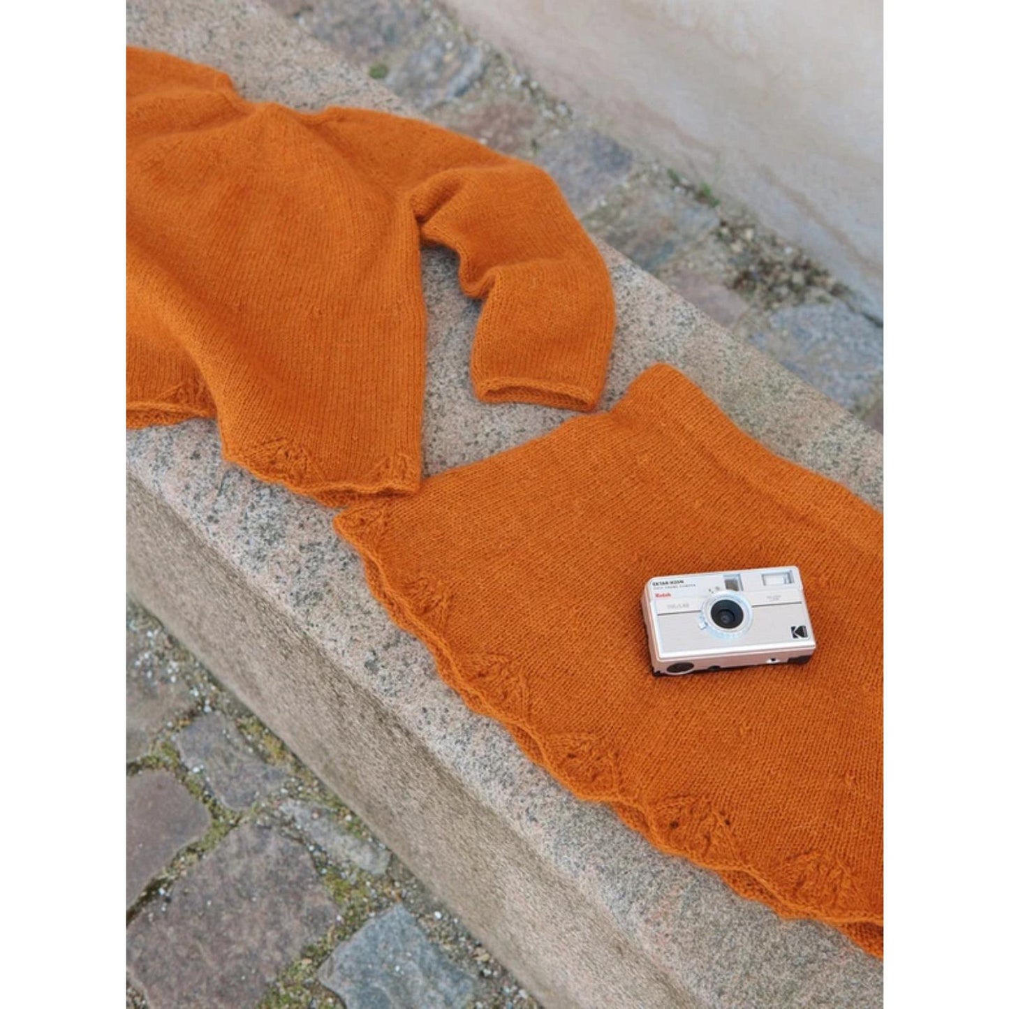Sandnes Anleitungsheft 2408 Mykt Til Barn Nr. 7 Augustine Sweater & Skirt Junior