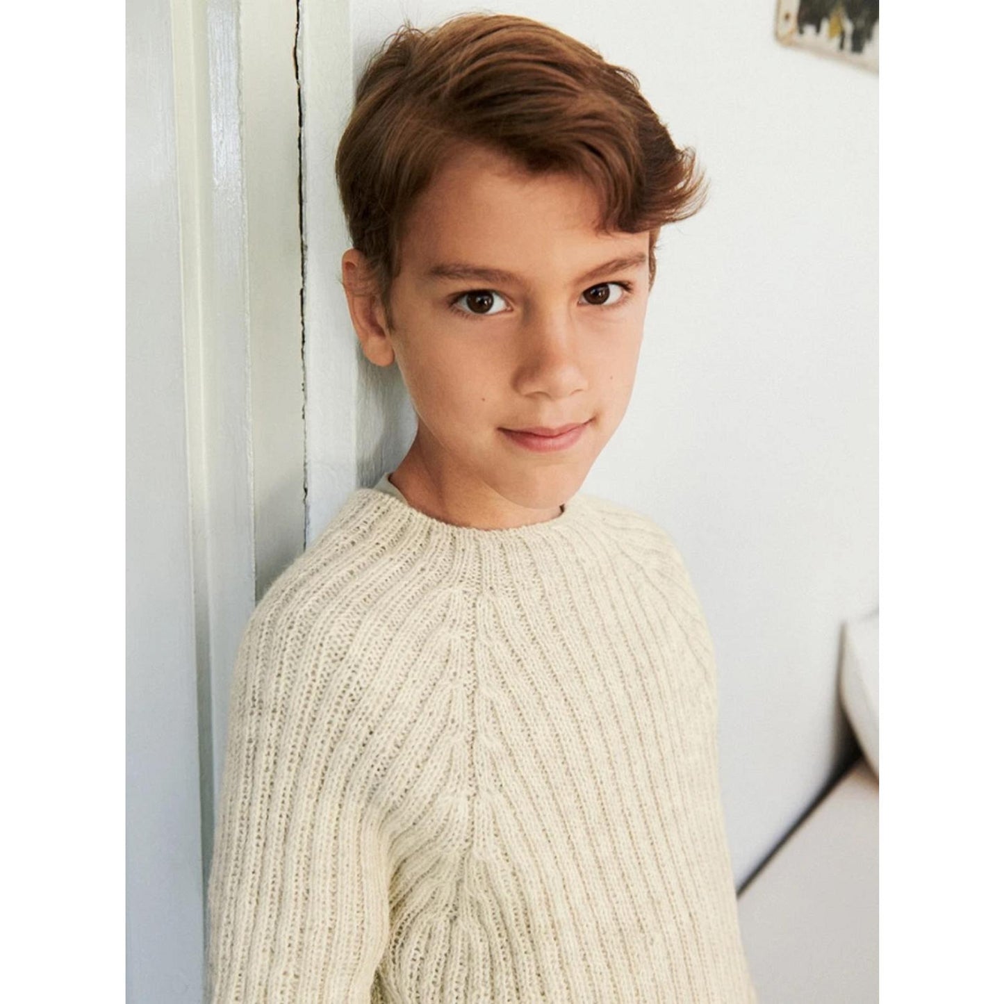 Sandnes Anleitungsheft Strick für Kinder 2605 Nr. 5 Theo Sweater Junior