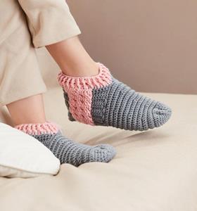 Crochet cozy sofa socks 27021