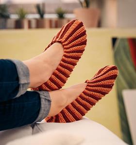 Crochet cozy sofa socks 27021