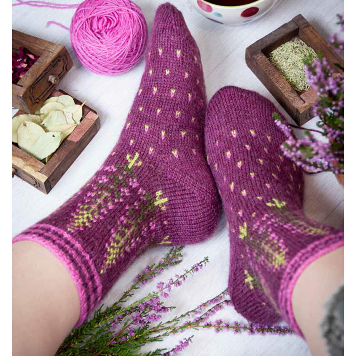 Kuschelige Socken und warme Fäustlinge, 25 Projekte (DE)