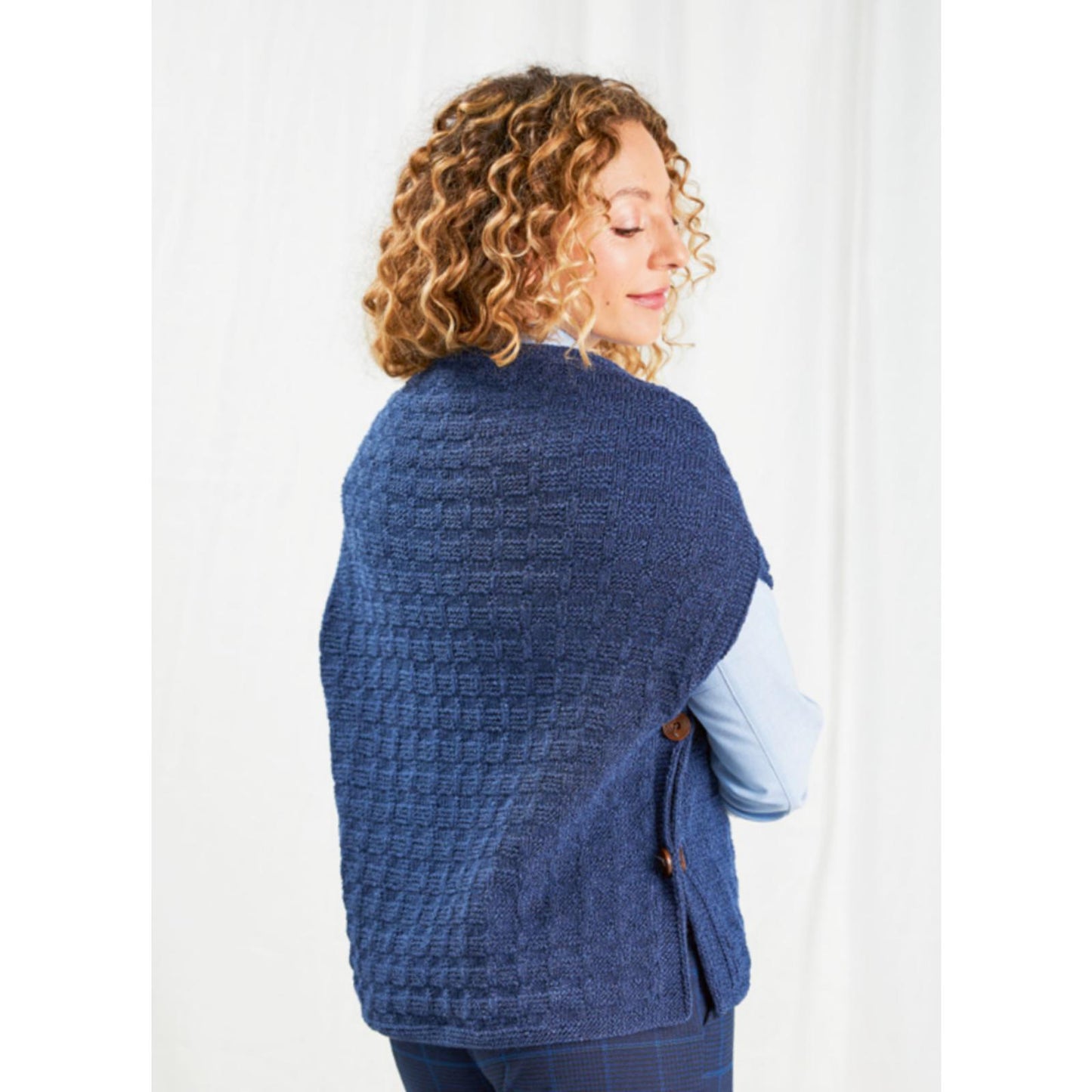 Anleitung (de) von © Woolly Hugs  - Überwurf Struktur - Maschenwelt 08/23