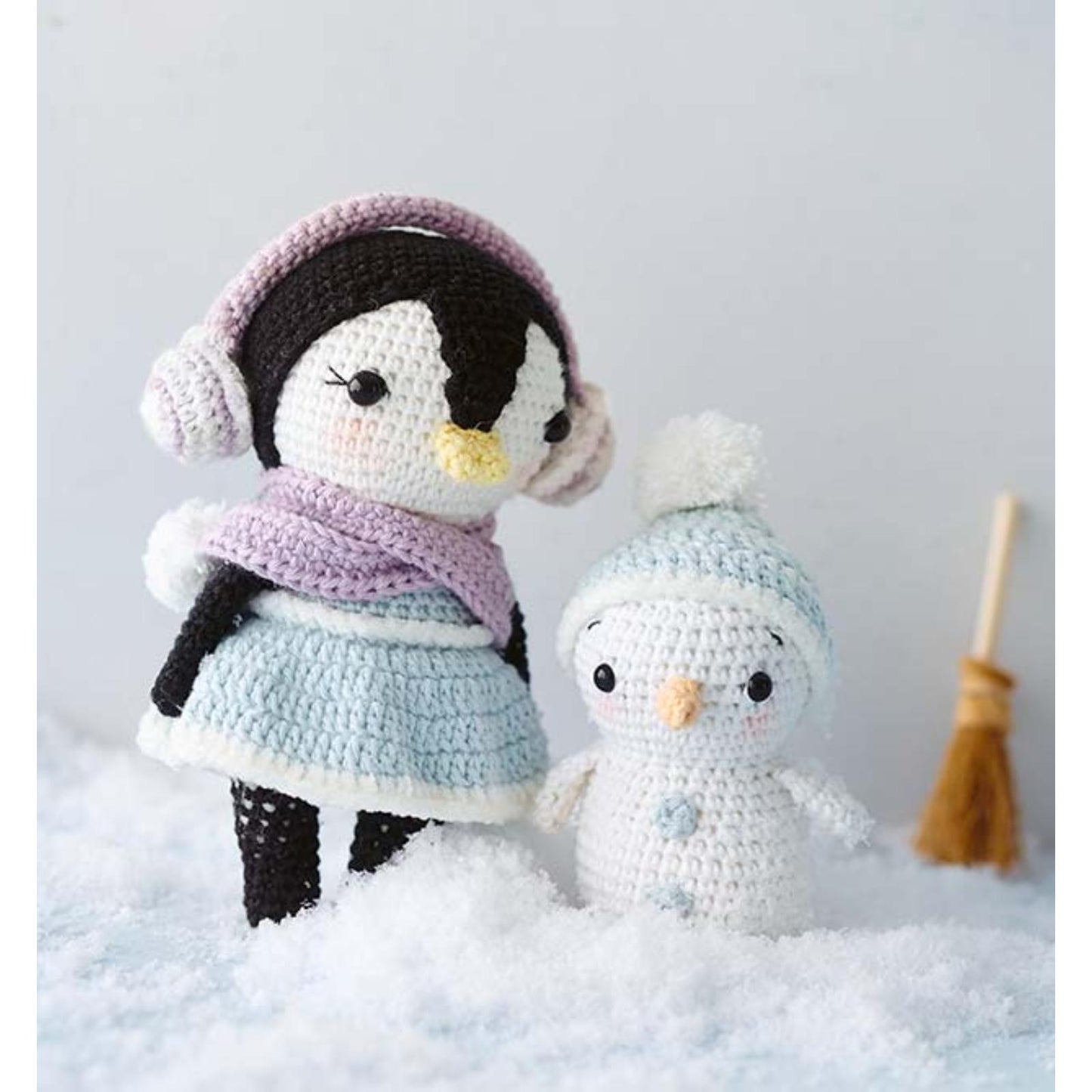 Happy Häkelfriends – Niedliche Amigurumis mit Accessoires durchs Jahr (DE)