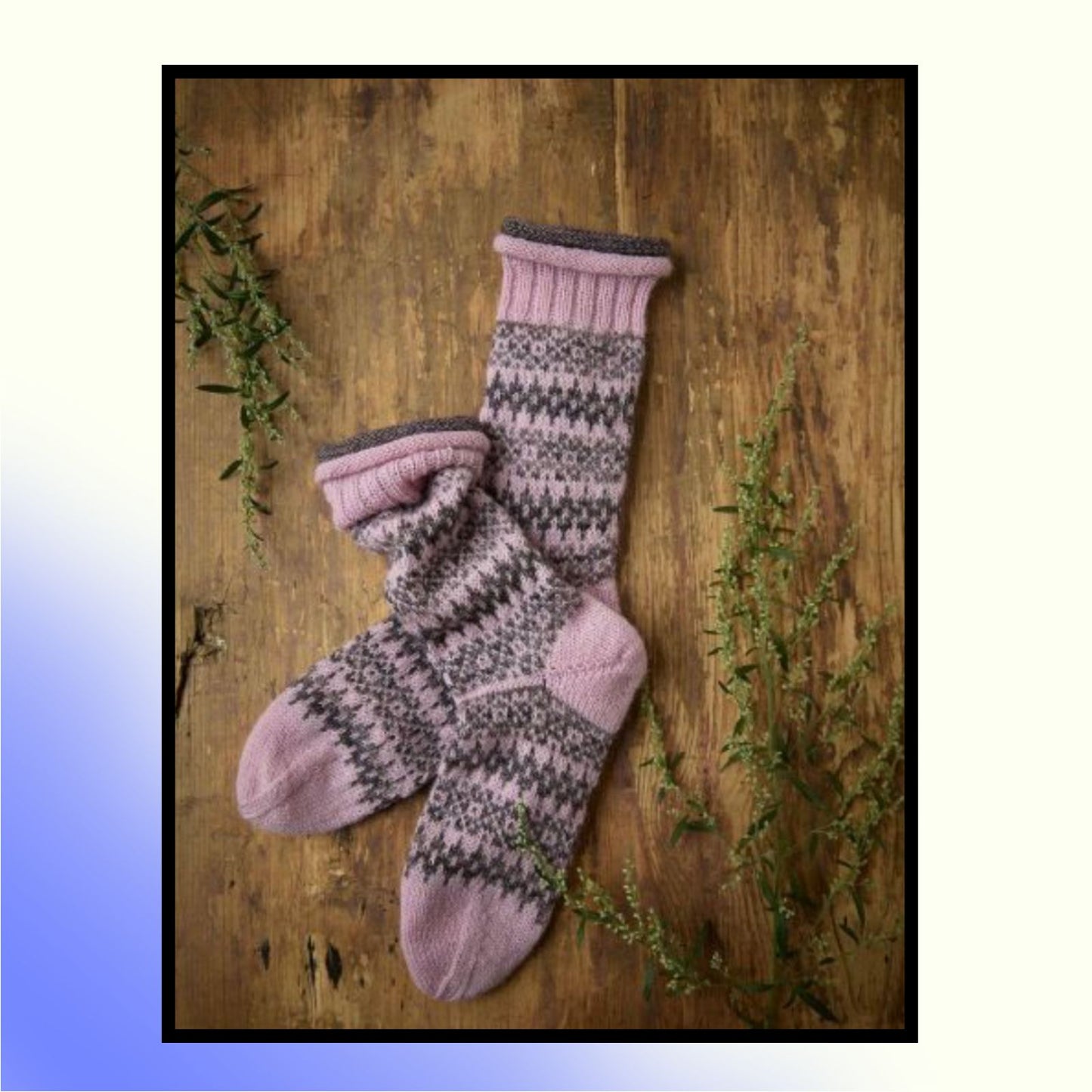 Romantische Socken stricken, Verspielte Socken mit Rüschen, Spitze und Mustern