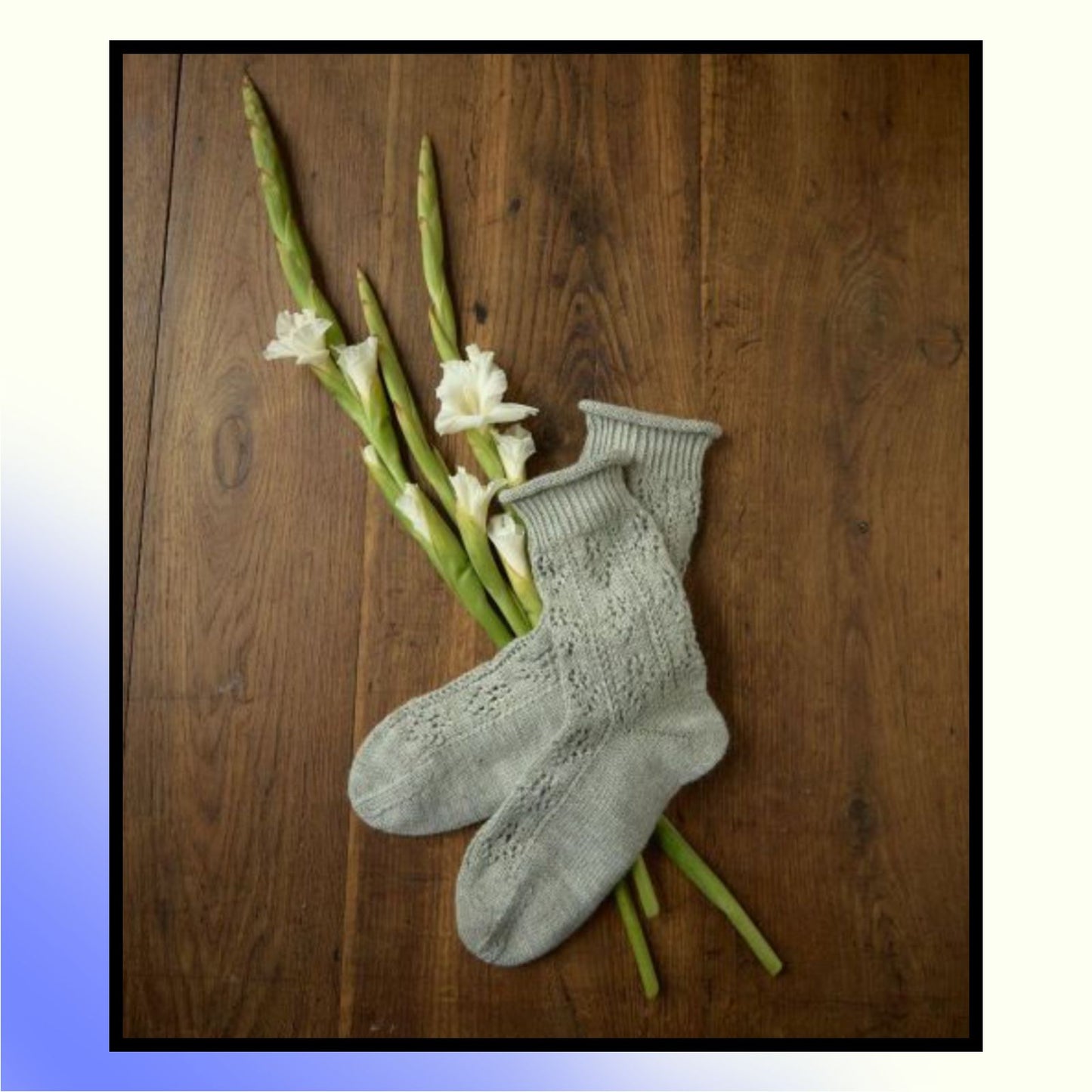 Romantische Socken stricken, Verspielte Socken mit Rüschen, Spitze und Mustern