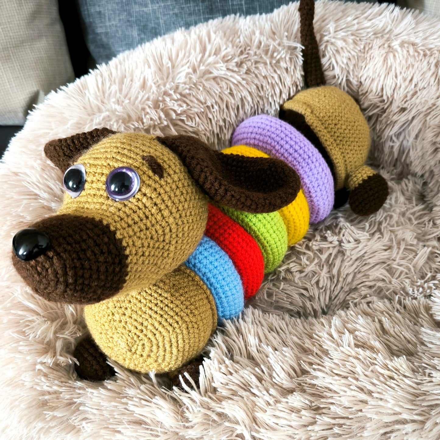 Crochet pattern for dachshund "Erwin" with colorful rings