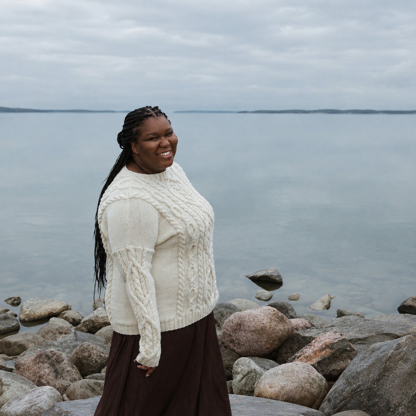 Novita JUURILLA Damen Zopfmusterpullover – Originalanleitung von © Novita