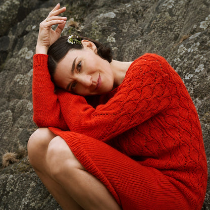 Novita SISAR Strickkleid – Originalanleitung von © Novita
