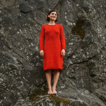 Novita SISAR Strickkleid – Originalanleitung von © Novita