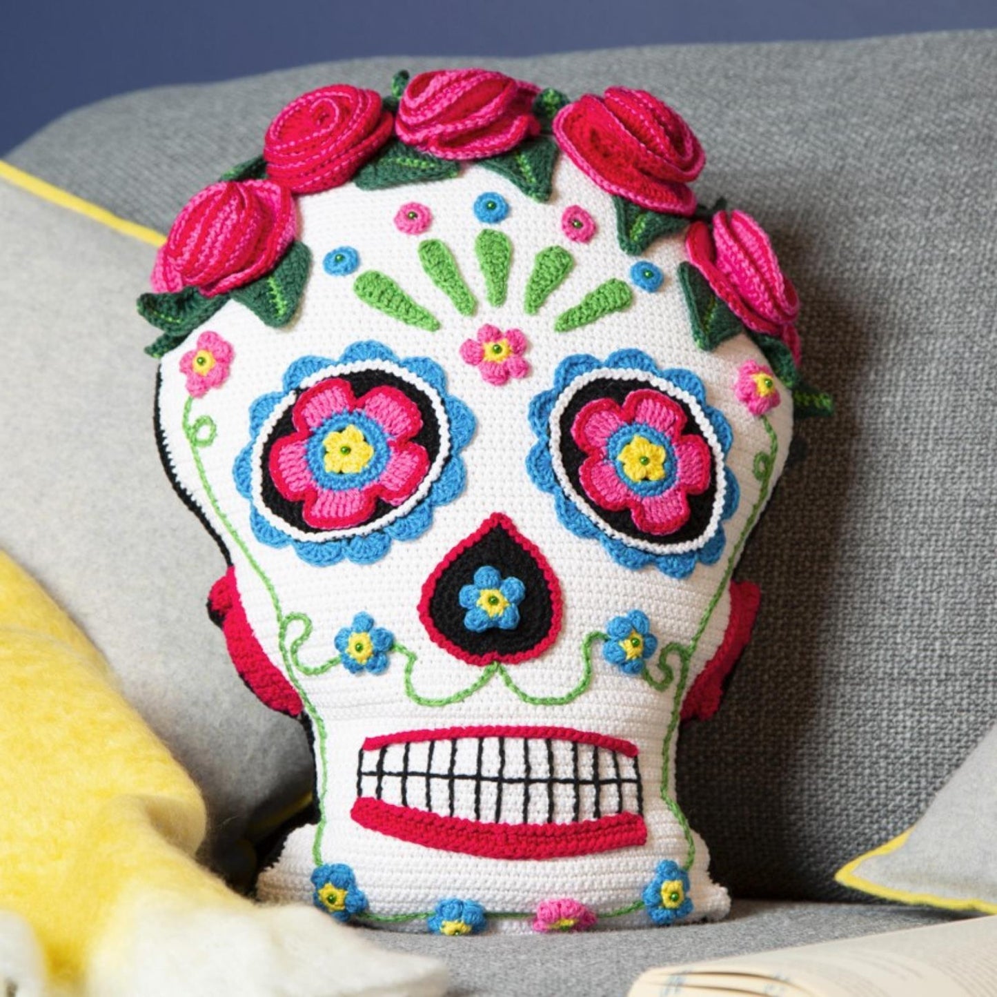 Model 18022 Skull Pillow – Original instructions by © Schoeller Handstrickgarne GmbH