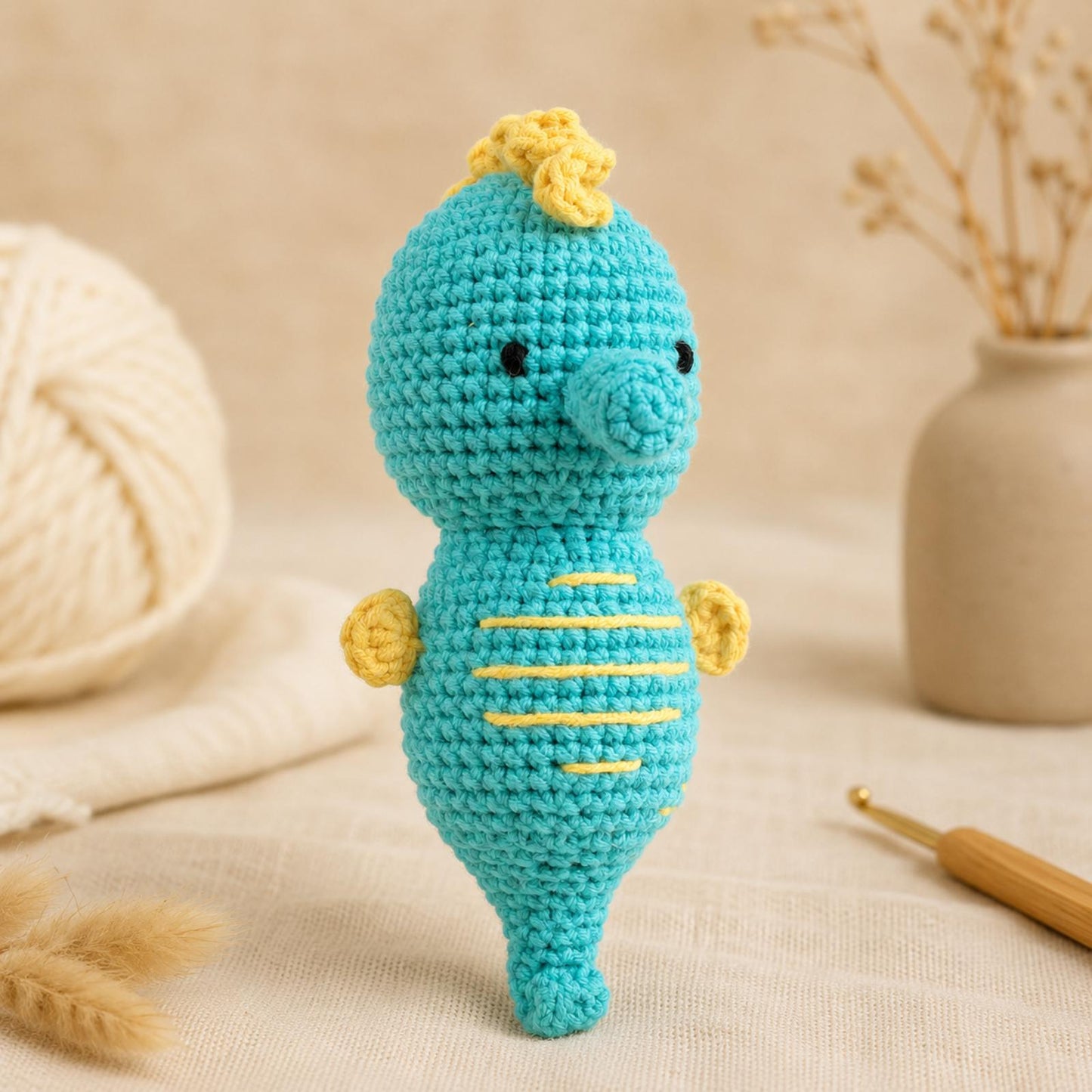 Lykke - Häkelset mit Wolle - Amitami Shelby the Seahorse (EN)